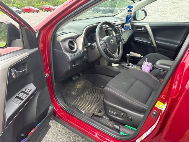 Used 2018 Toyota RAV4 XLE AWD/4WD image 7
