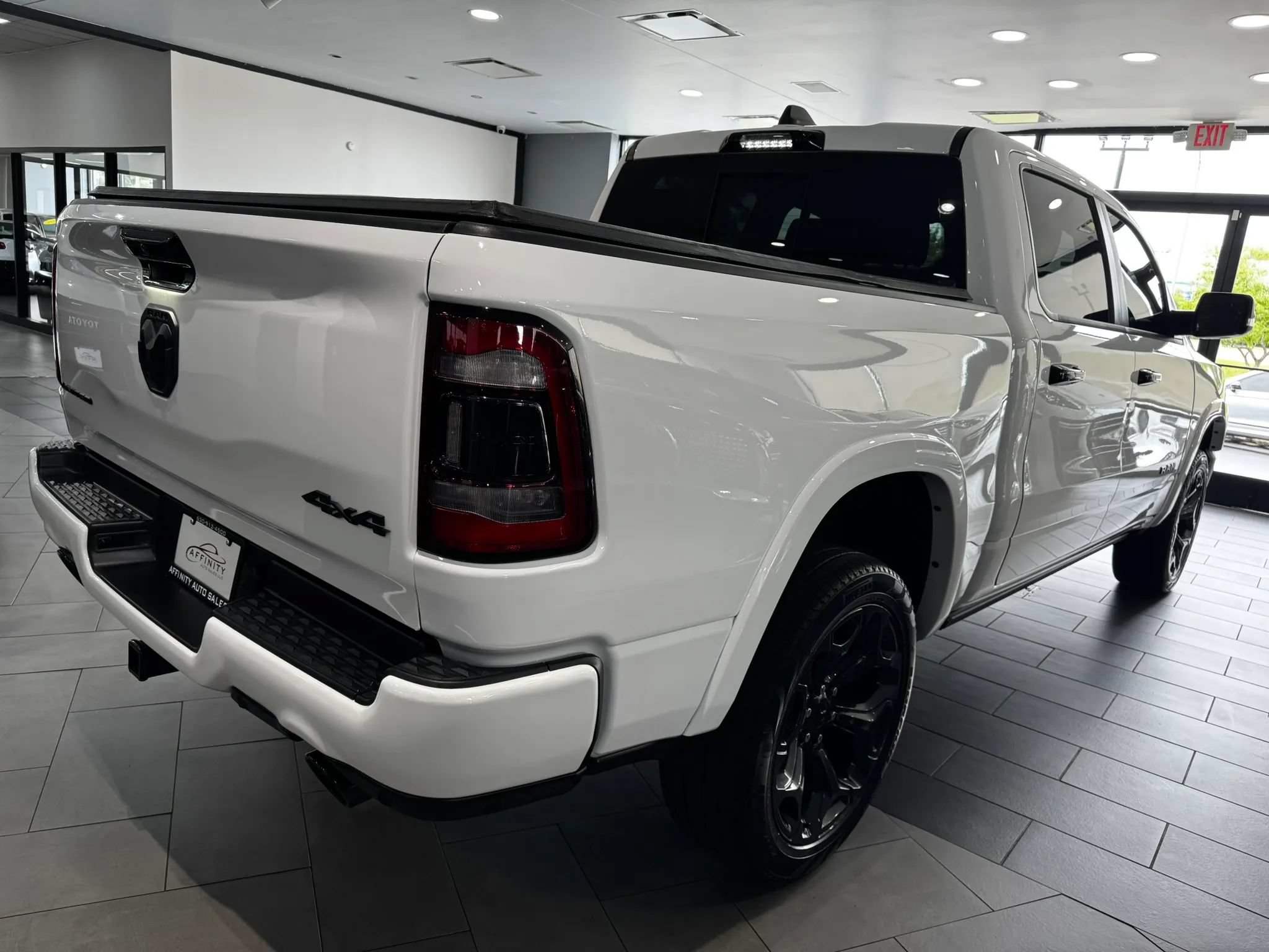 Used 2023 RAM 1500 Limited AWD/4WD image 5