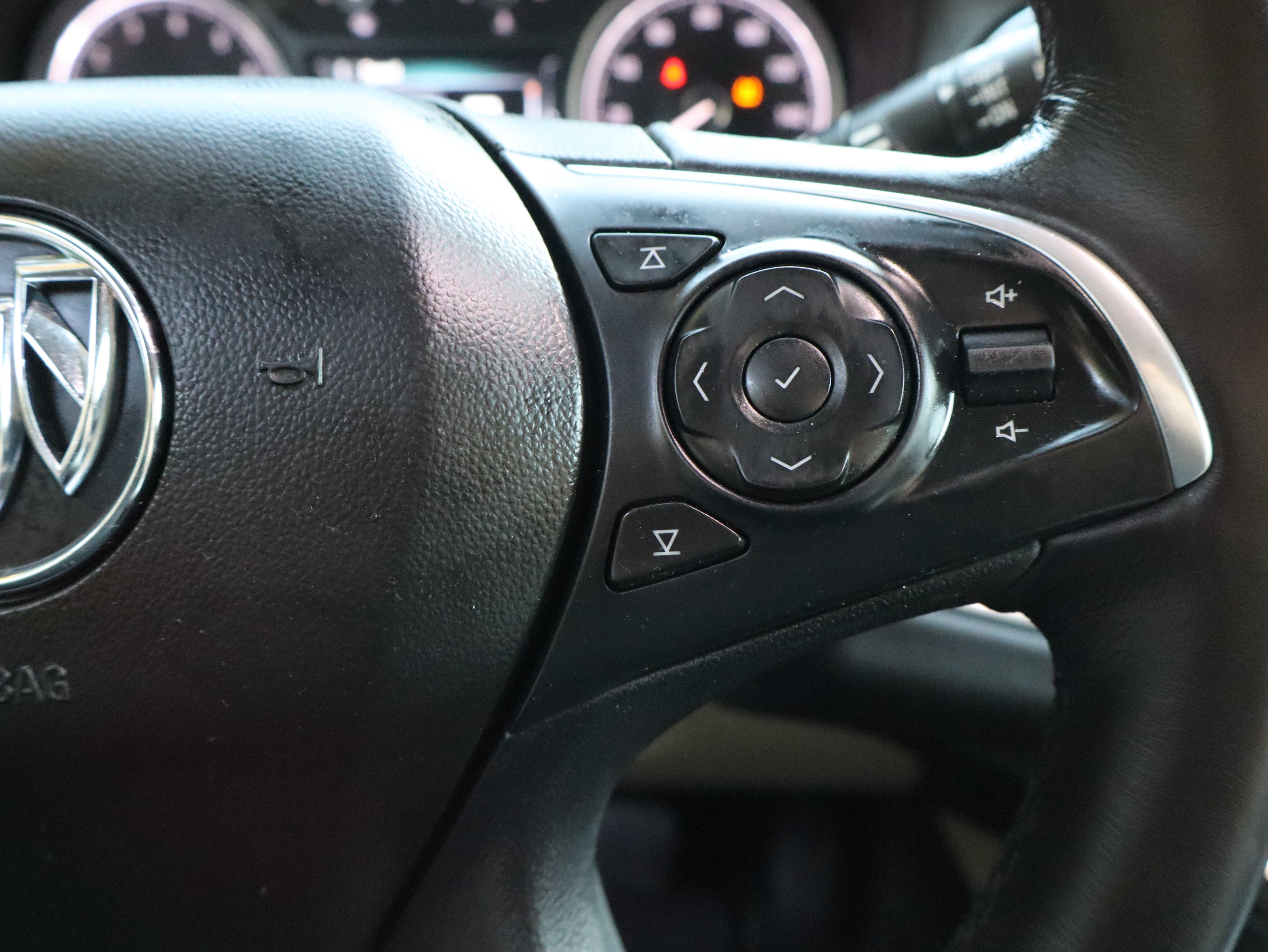 Used 2019 Buick Enclave Essence FWD image 29