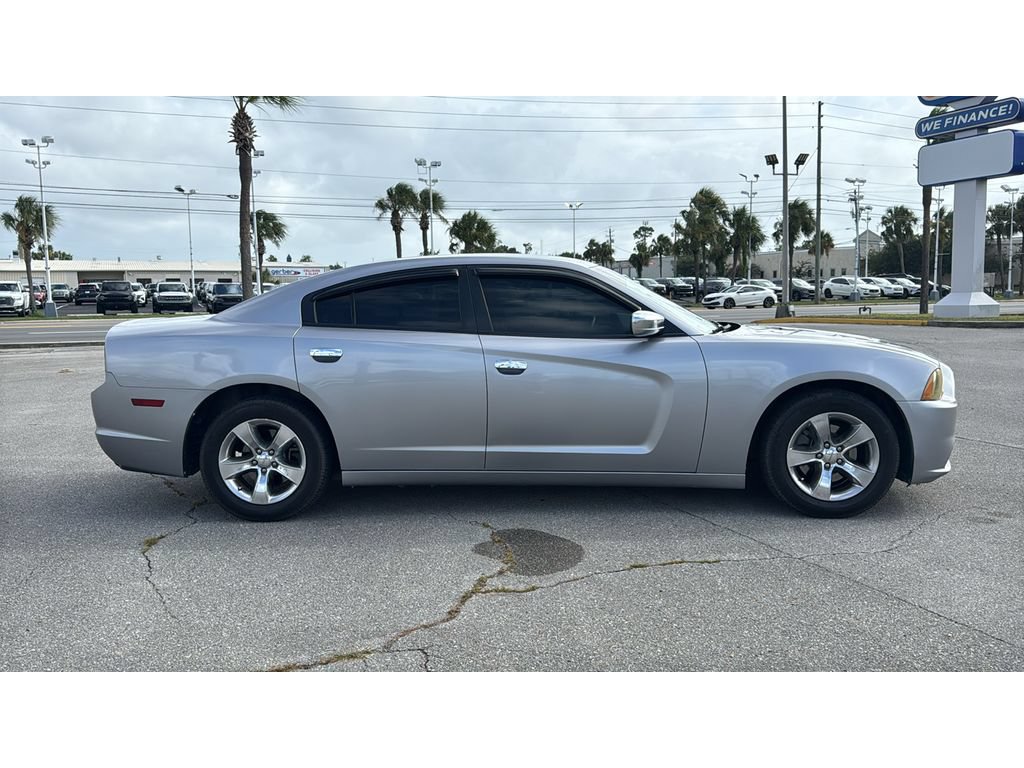 Used 2013 Dodge Charger SE RWD image 6