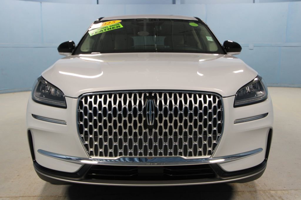 Used 2025 Lincoln Corsair AWD image 30