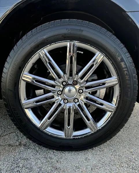 Used 2015 Cadillac SRX Luxury w/ Driver Awareness Package image 13