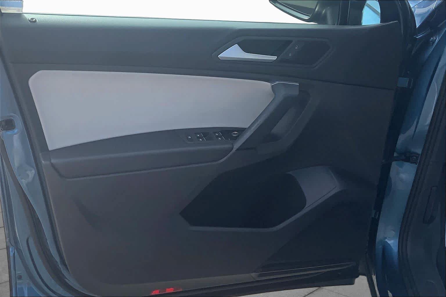 Used 2019 Volkswagen Tiguan SE w/ Panoramic Sunroof Package FWD image 22