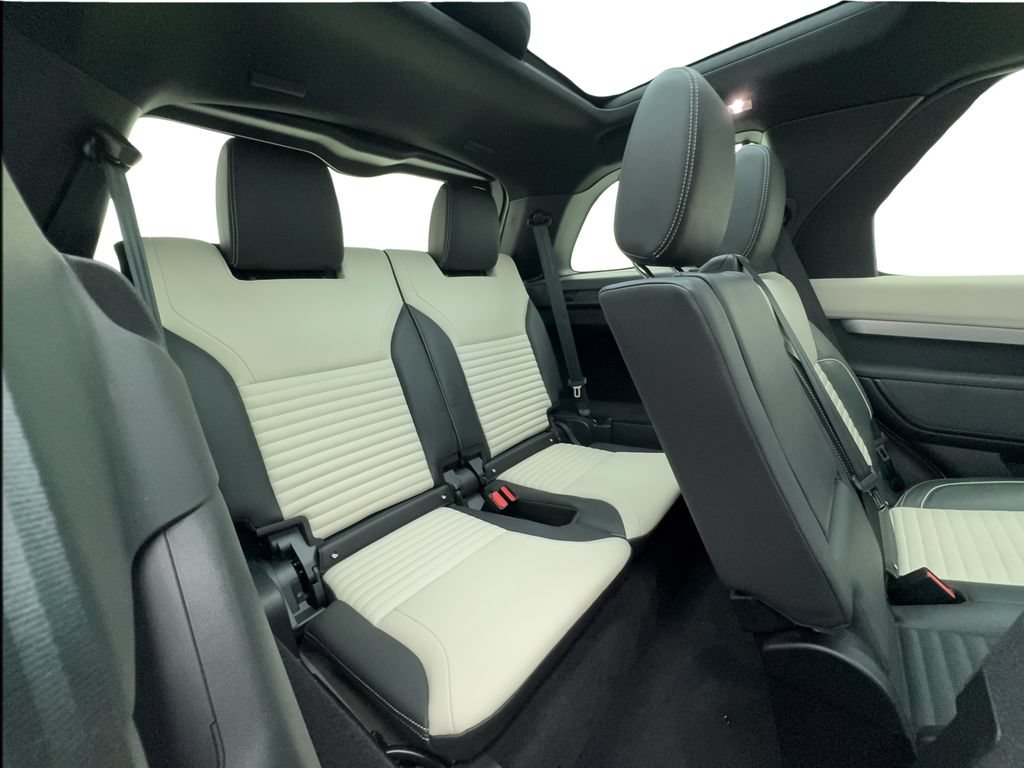 Used 2023 Land Rover Discovery HSE R-Dynamic AWD/4WD image 31