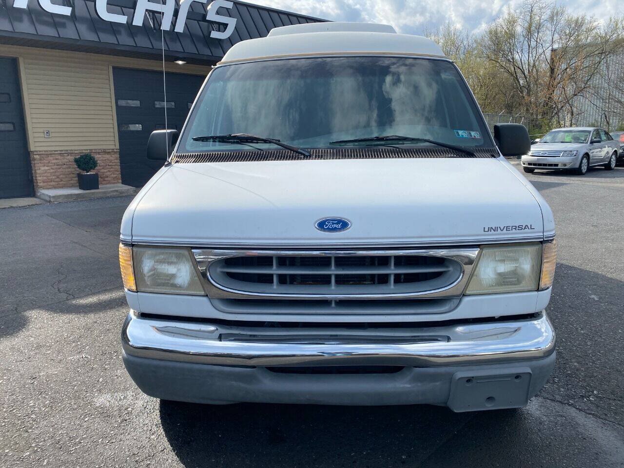 Used 1997 Ford E-150 and Econoline 150 RWD image 2