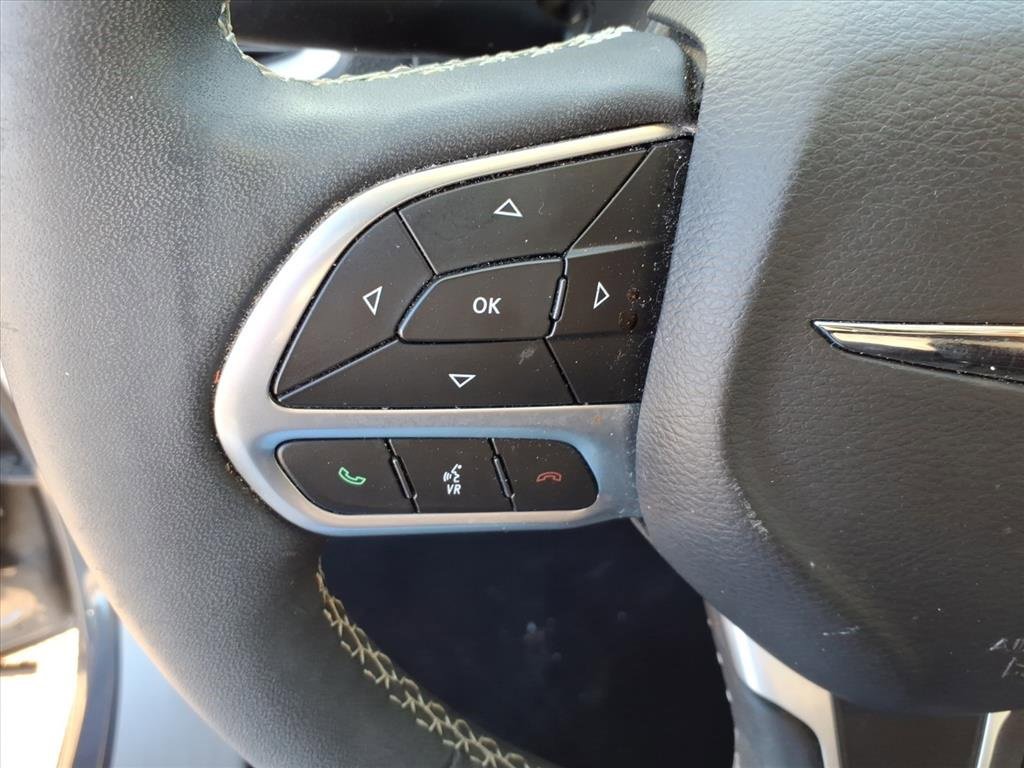 Used 2023 Chrysler Pacifica Touring-L image 19