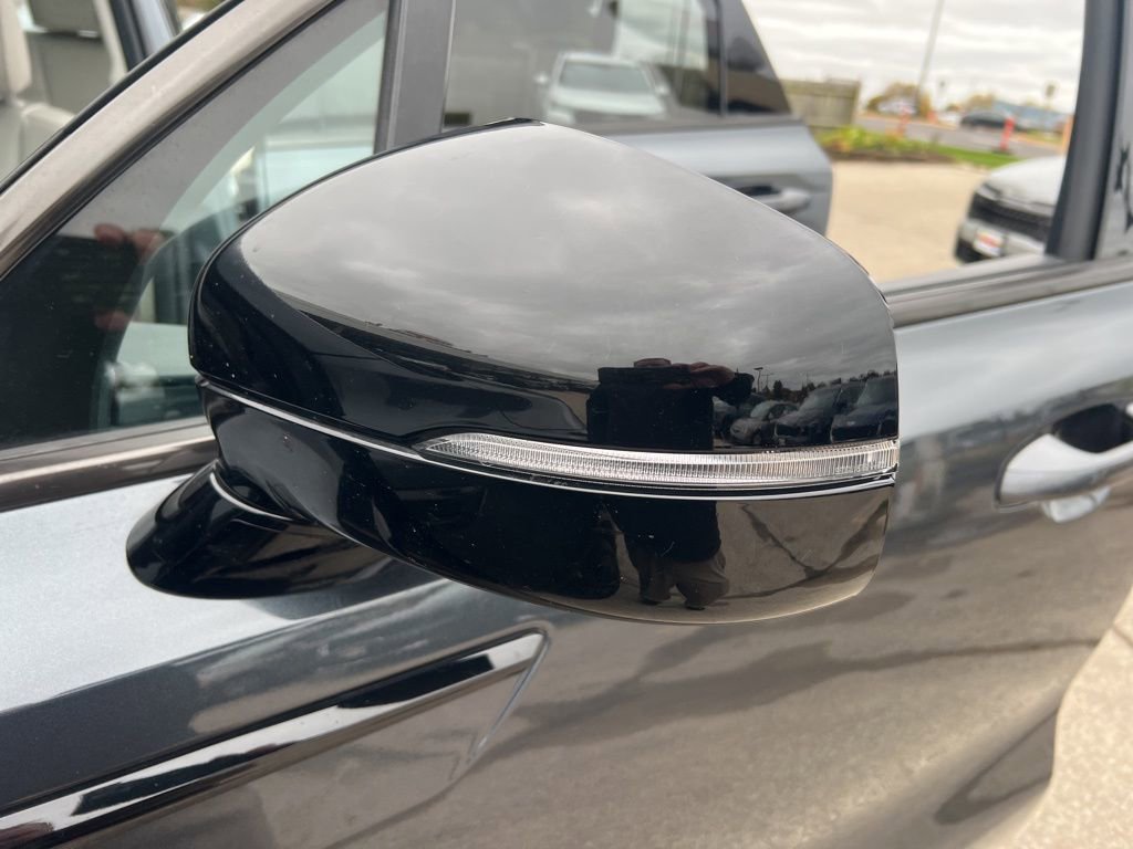 Used 2023 Kia Sorento SX image 32