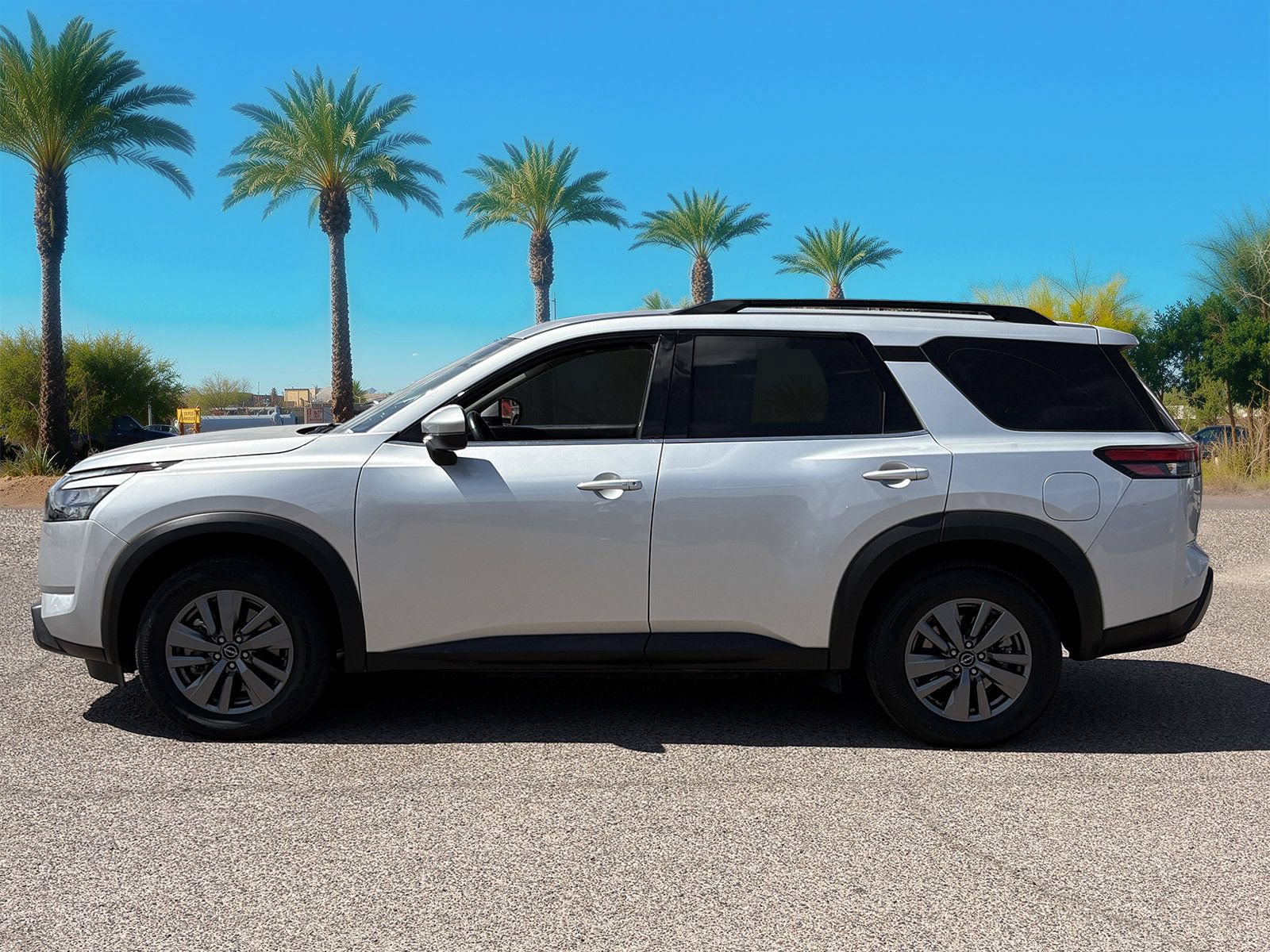 Used 2025 Nissan Pathfinder SV AWD/4WD image 2