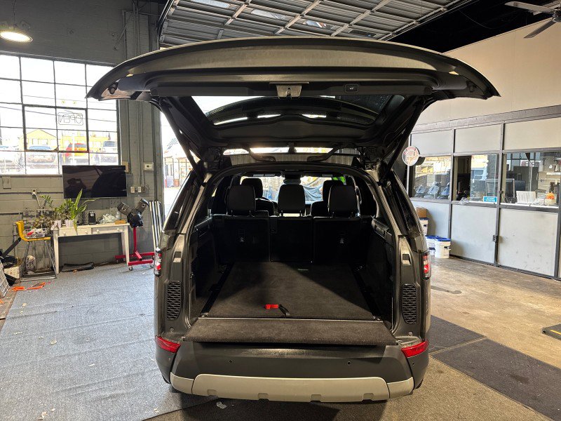 Used 2017 Land Rover Discovery HSE image 84