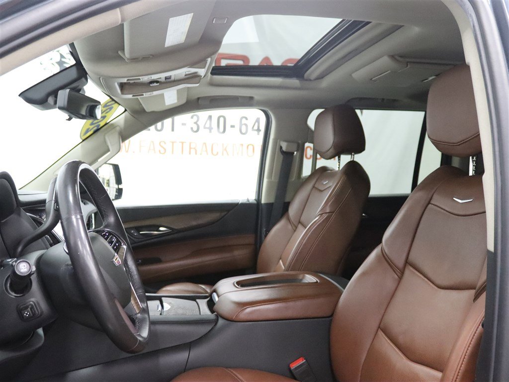 Used 2020 Cadillac Escalade ESV Luxury w/ LPO, Radiant Package AWD/4WD image 11