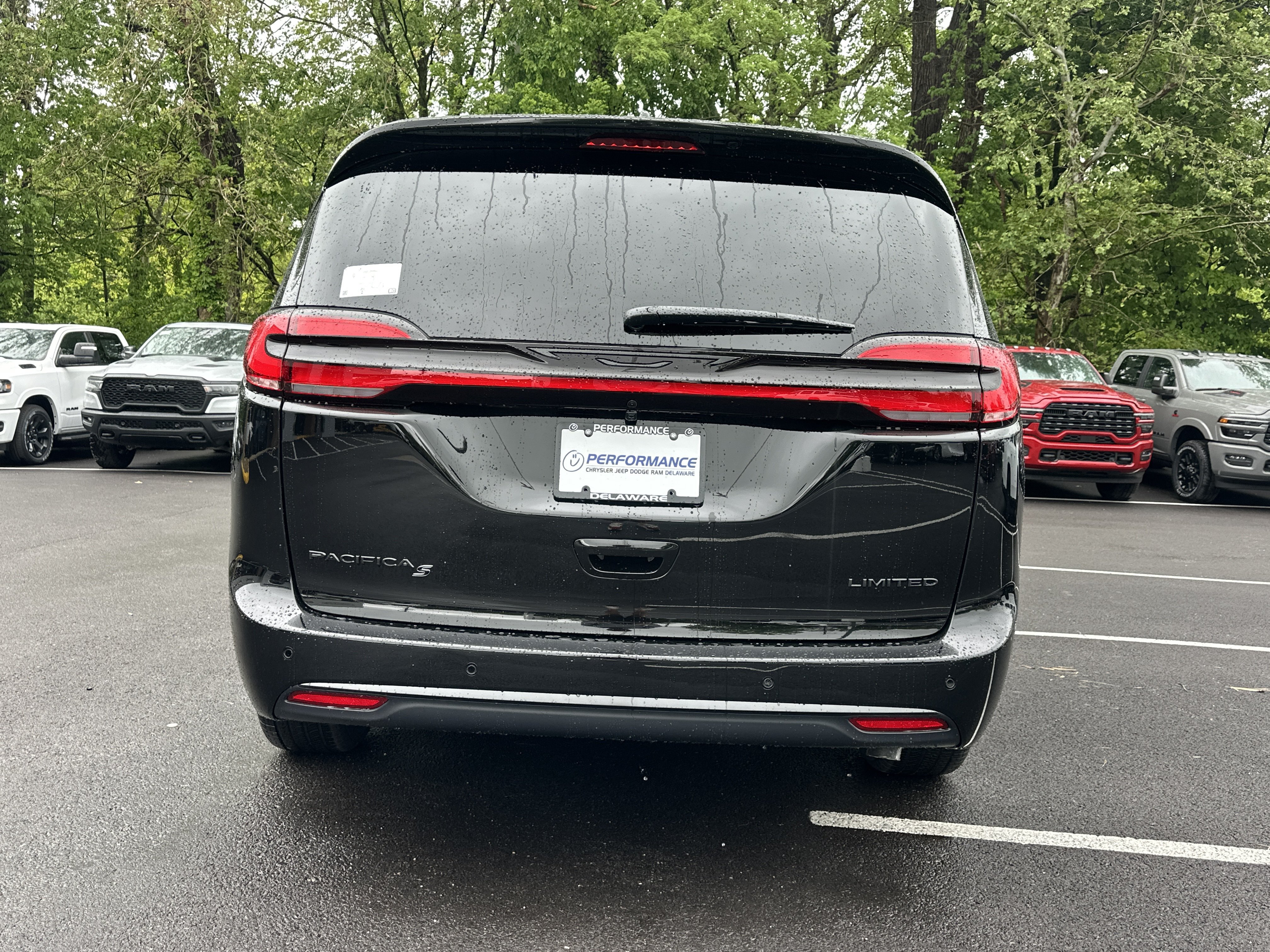 New 2027 Chrysler Pacifica Limited FWD image 15
