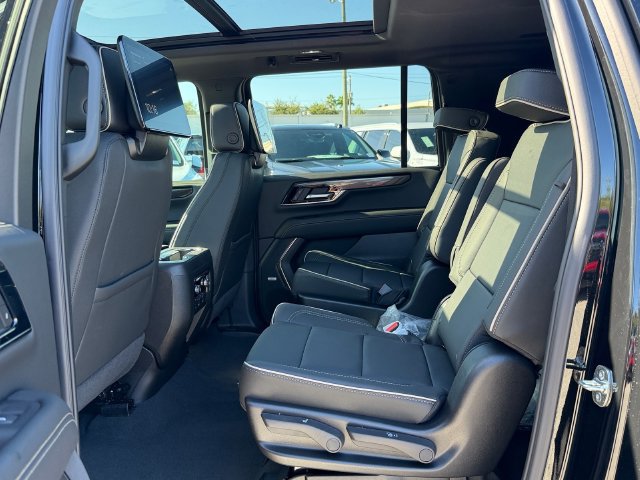 New 2027 GMC Yukon XL Elevation w/ Elevation Premium Package AWD/4WD image 13