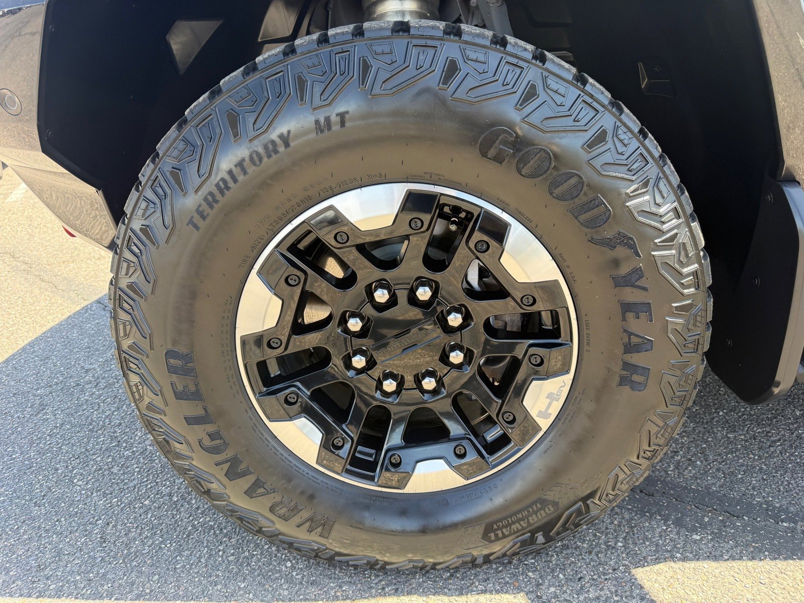 Used 2024 GMC Hummer EV 2X w/ Extreme Off-Road Package AWD/4WD image 9