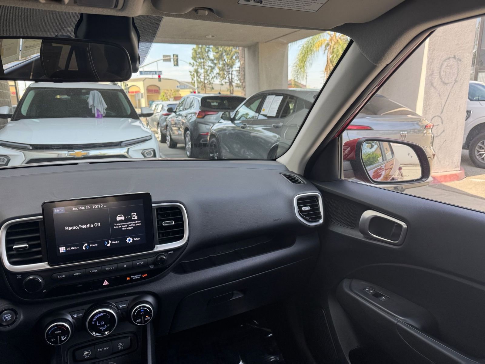 Used 2025 Hyundai Venue SEL image 36