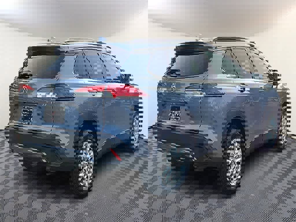 Used 2022 Toyota Corolla Cross LE image 4