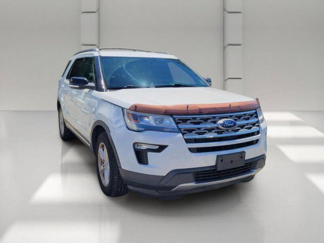 Used 2018 Ford Explorer XLT w/ Equipment Group 201A FWD image 3