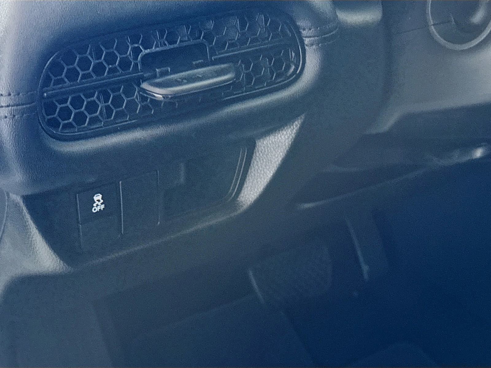 Used 2023 Honda HR-V LX image 8