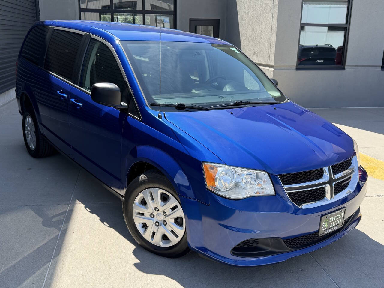 Used 2018 Dodge Grand Caravan SE w/ Power Convenience Group I FWD image 3