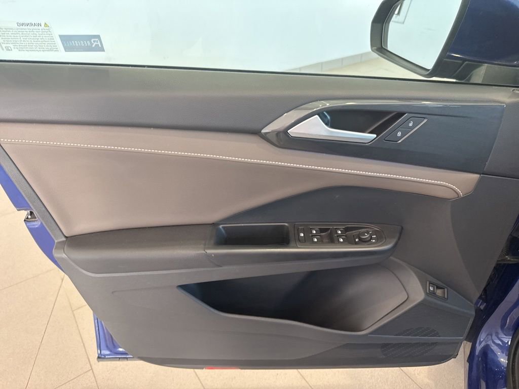 Used 2023 Volkswagen Taos SEL image 12