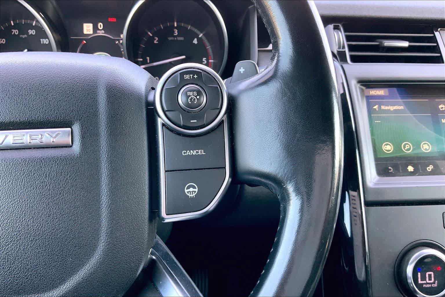 Used 2018 Land Rover Discovery SE AWD/4WD image 24