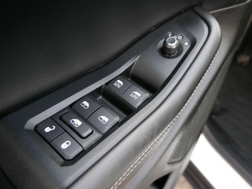 Used 2024 Jeep Grand Cherokee L Limited w/ Luxury Tech Group II image 16