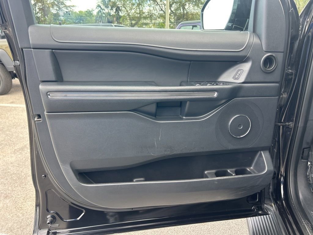 Used 2024 Ford Expedition XLT image 34
