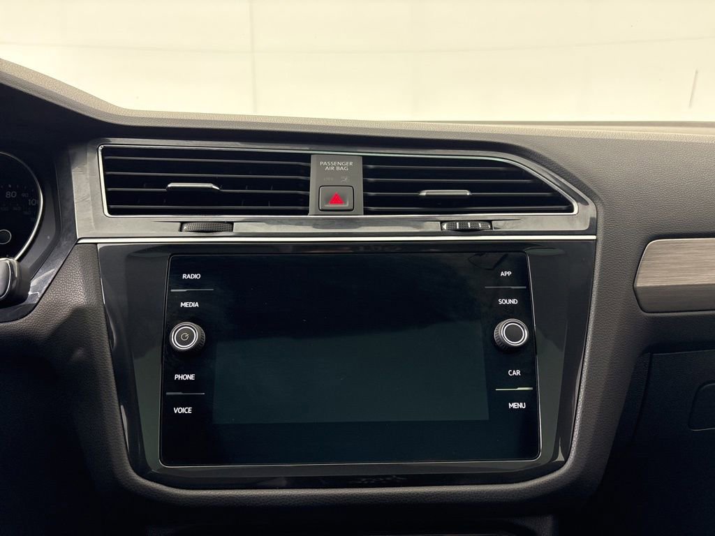 Used 2020 Volkswagen Tiguan SE R-Line image 23
