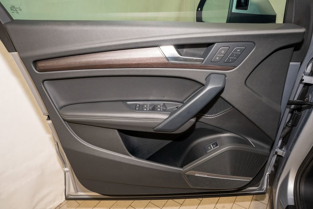 Used 2023 Audi Q5 Prestige image 13