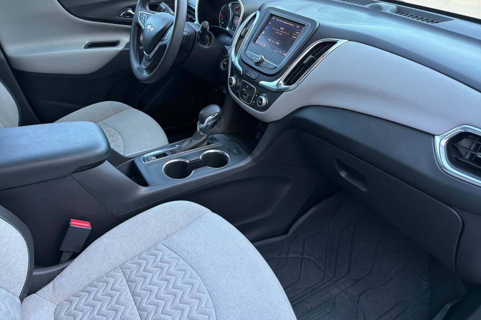 Used 2022 Chevrolet Equinox LT w/ LPO, Floor Liner Package FWD image 16