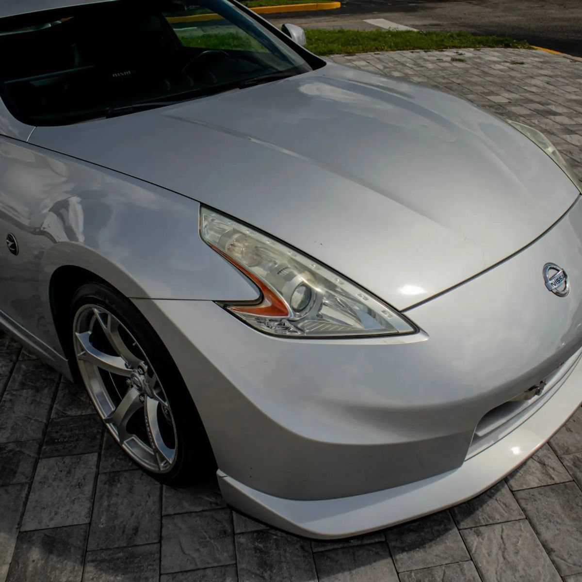 Used 2009 Nissan 370Z NISMO RWD image 9