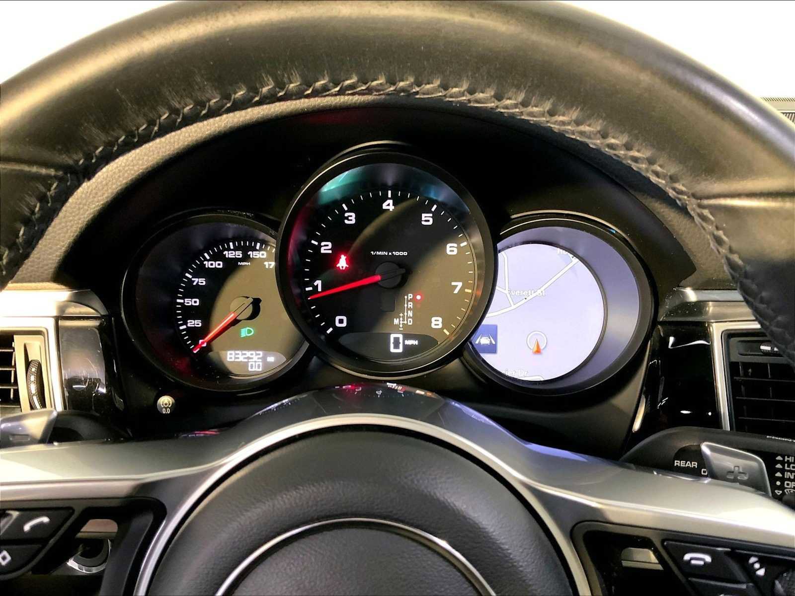 Certified 2018 Porsche Macan AWD/4WD image 29