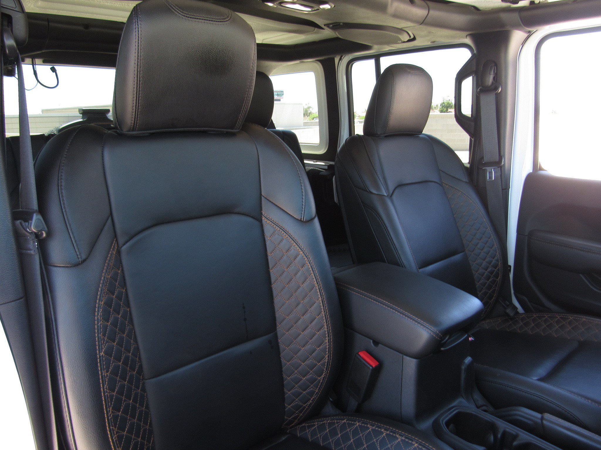 Used 2023 Jeep Wrangler Unlimited Sahara AWD/4WD image 10