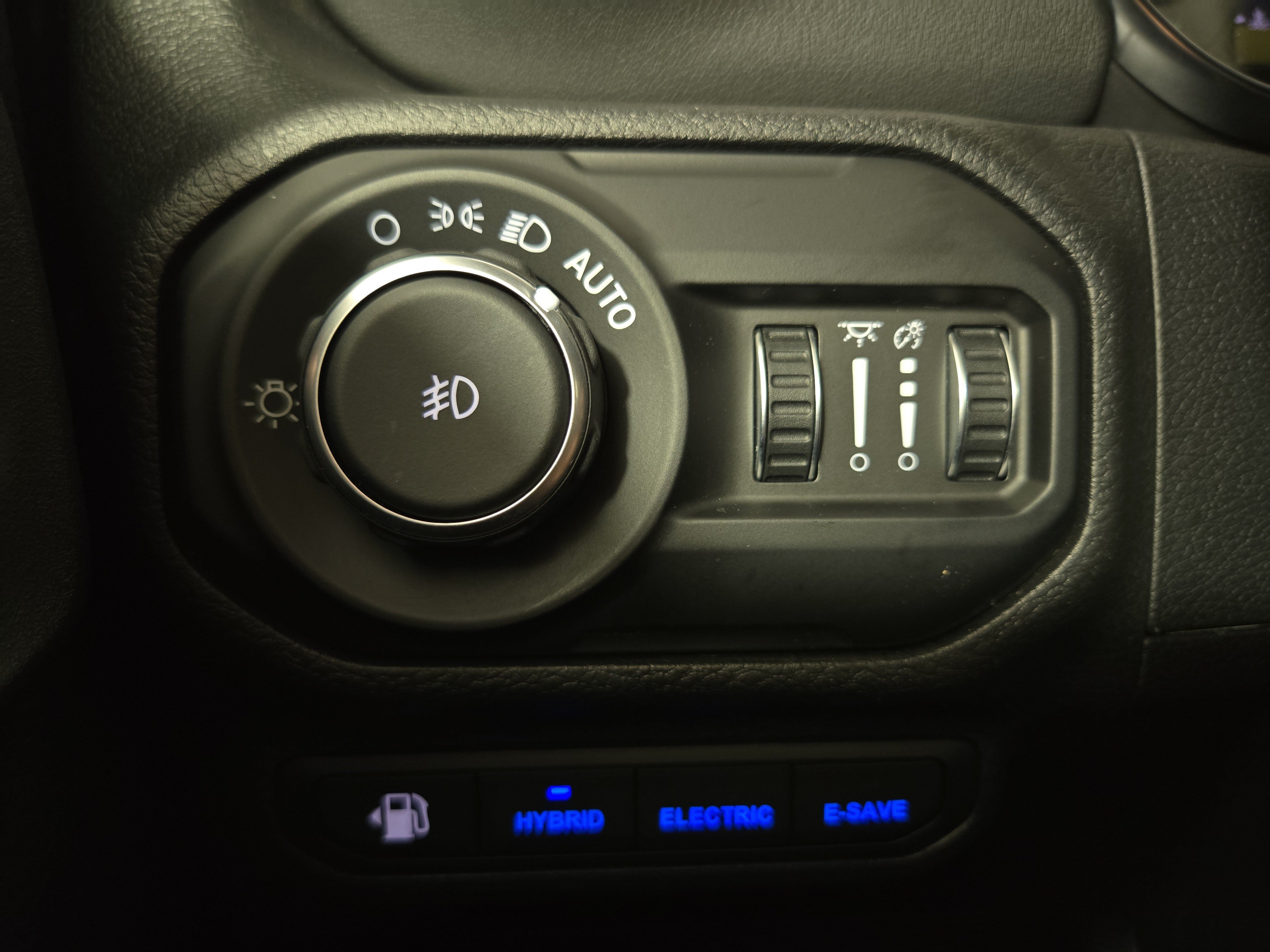 Used 2021 Jeep Wrangler Unlimited Sahara w/ Dual Top Group AWD/4WD image 26