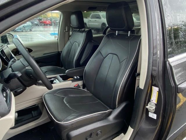 Used 2023 Chrysler Pacifica Limited image 14