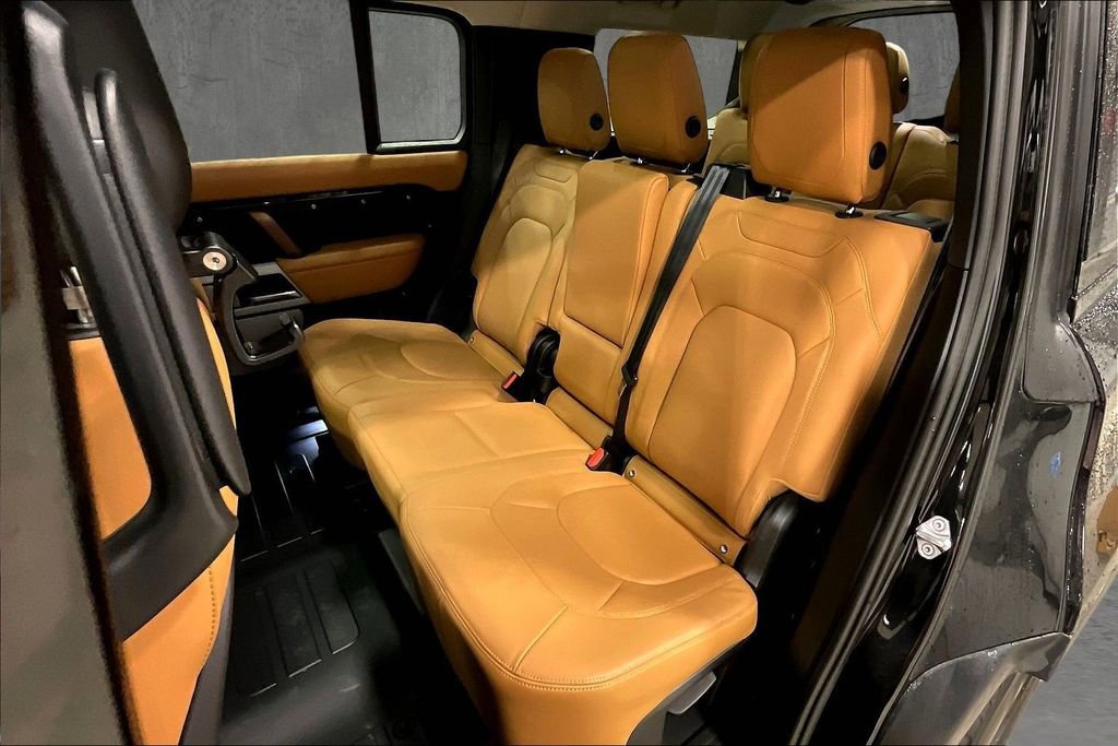 Used 2024 Land Rover Defender 130 S image 22