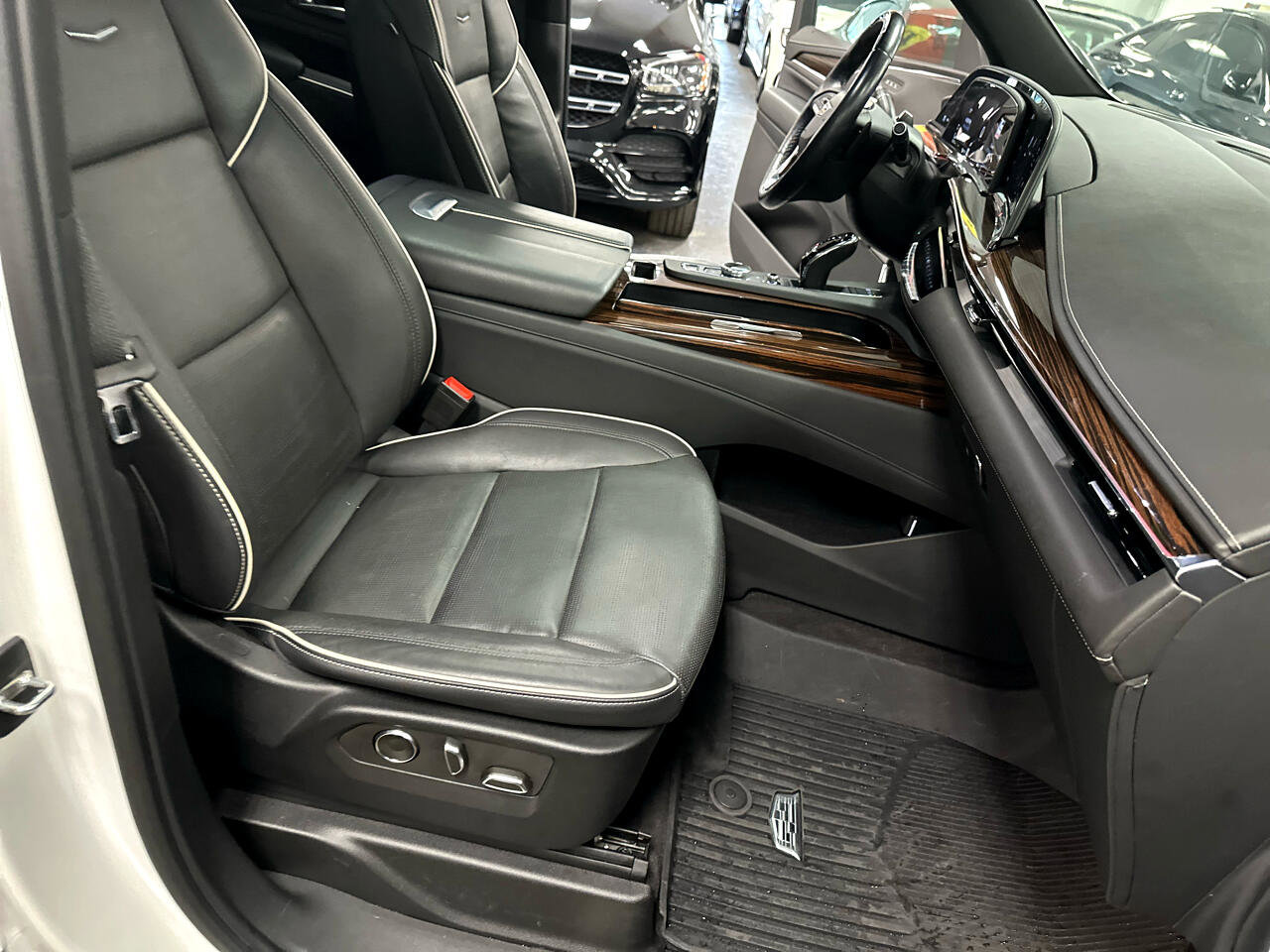 Used 2023 Cadillac Escalade Premium Luxury w/ Performance Package image 34