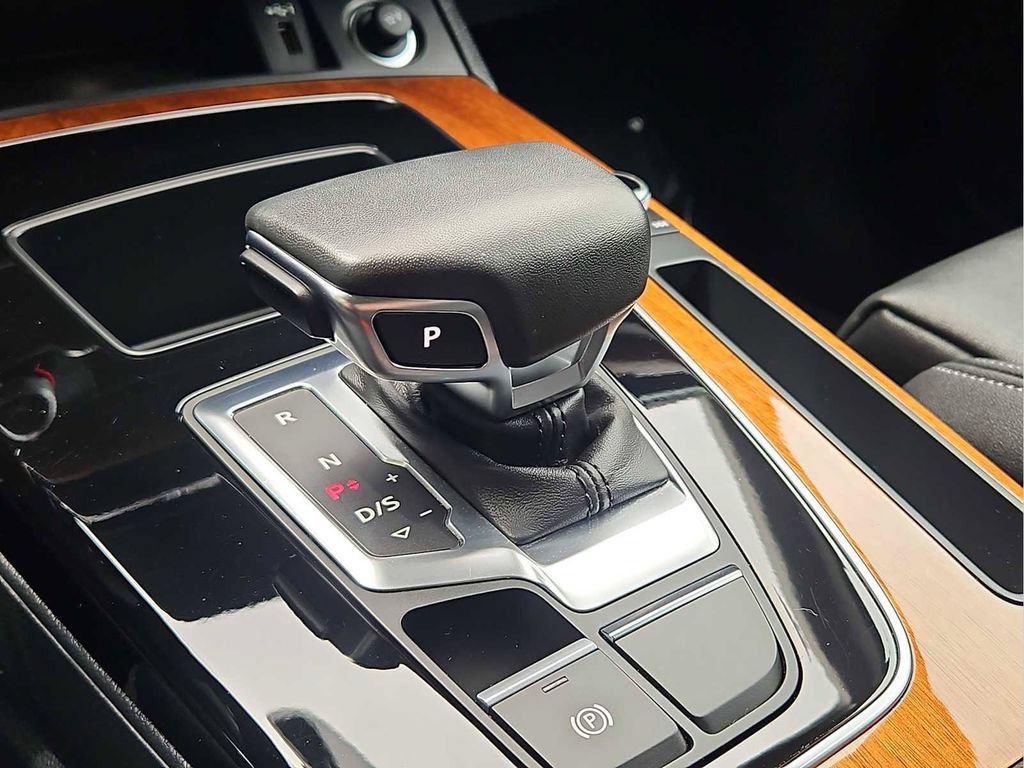 Certified 2024 Audi Q5 e Premium AWD/4WD image 28