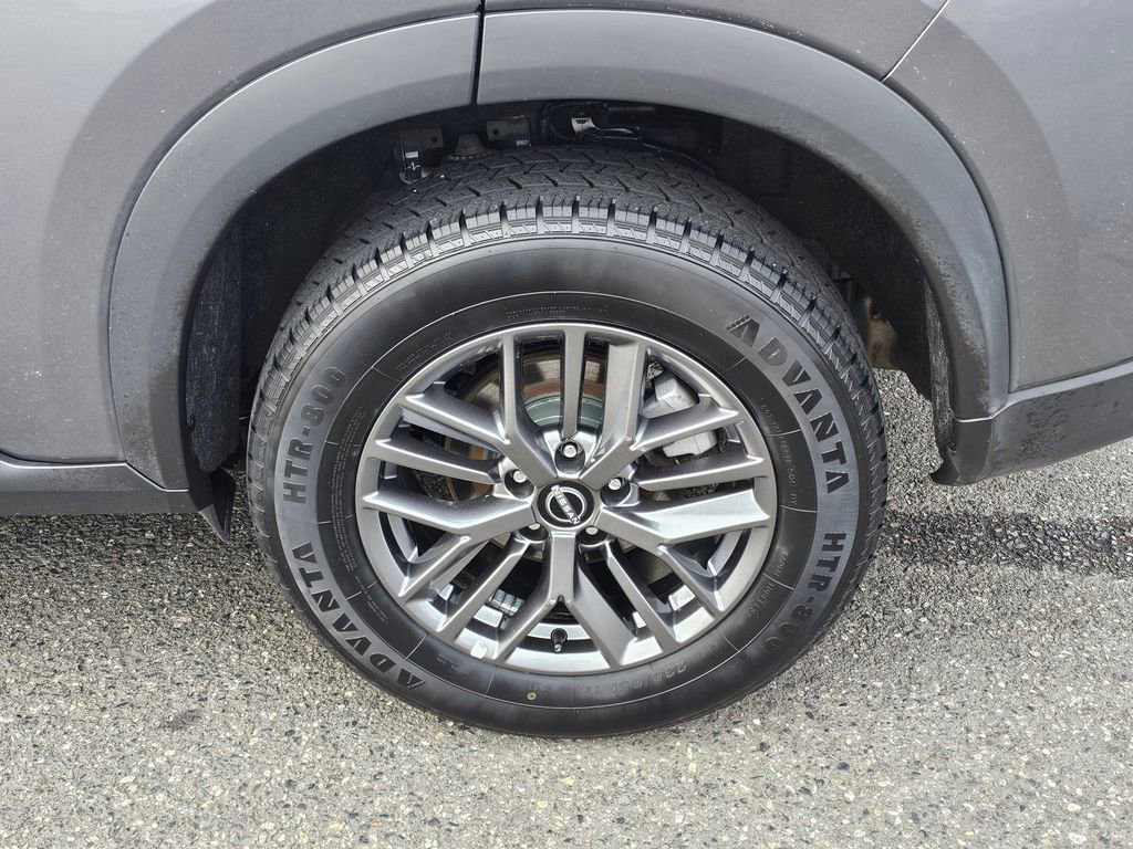 Used 2024 Nissan Rogue S image 9