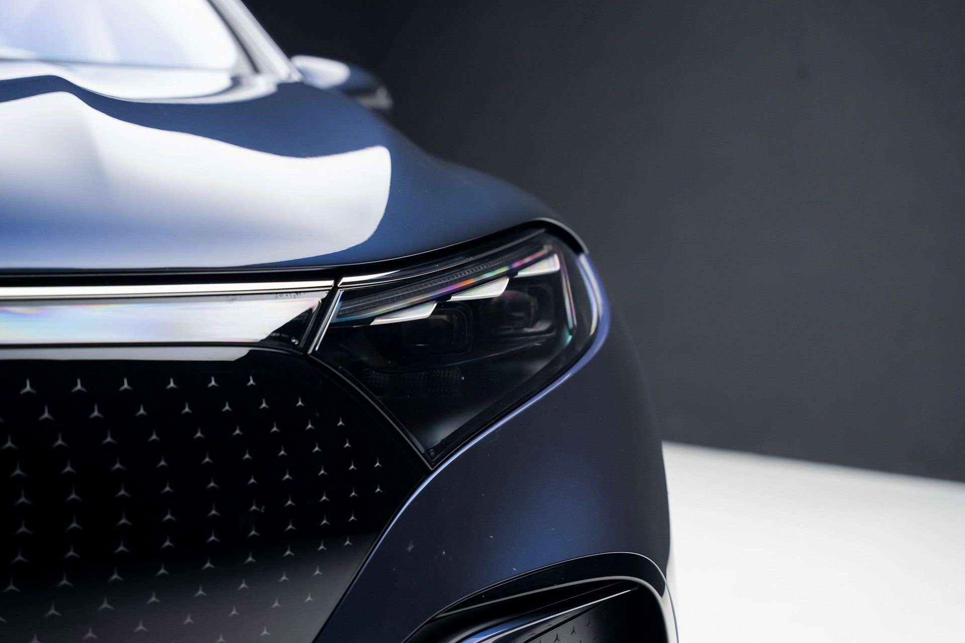 Used 2023 Mercedes-Benz EQS 450+ 4MATIC SUV w/ AMG Line Exterior Package image 9