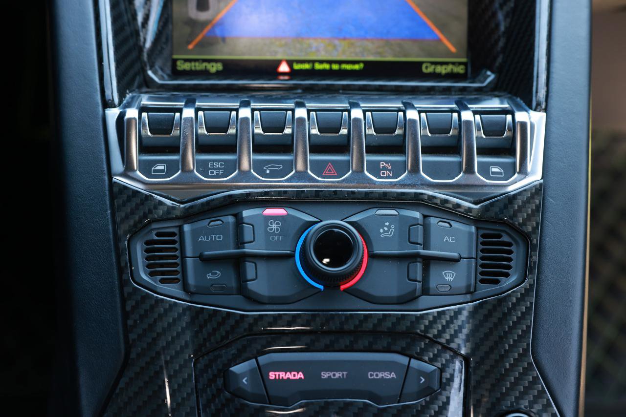 Used 2012 Lamborghini Aventador LP 700-4 image 31