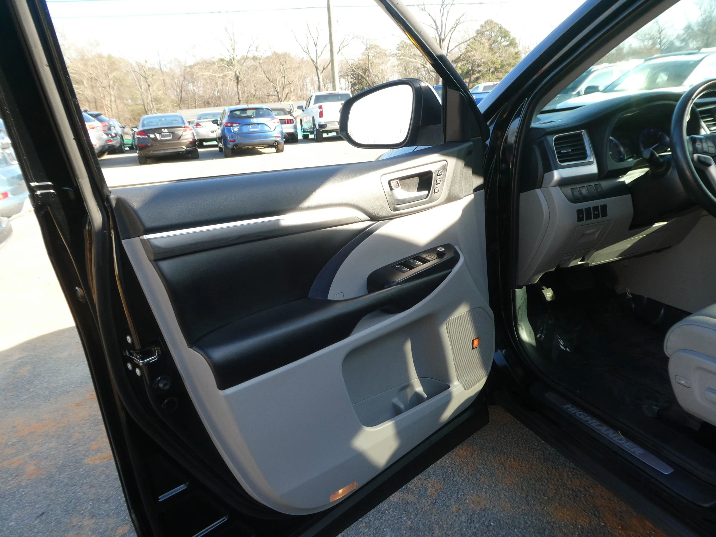 Used 2019 Toyota Highlander Limited image 13