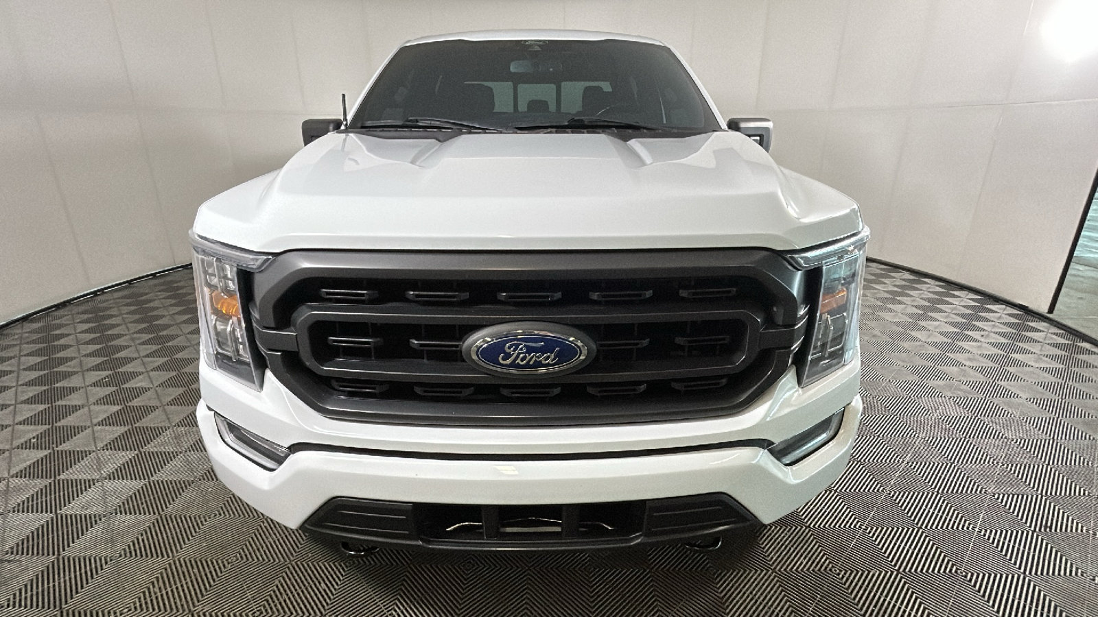 Used 2022 Ford F150 XLT w/ Equipment Group 302A High AWD/4WD image 9