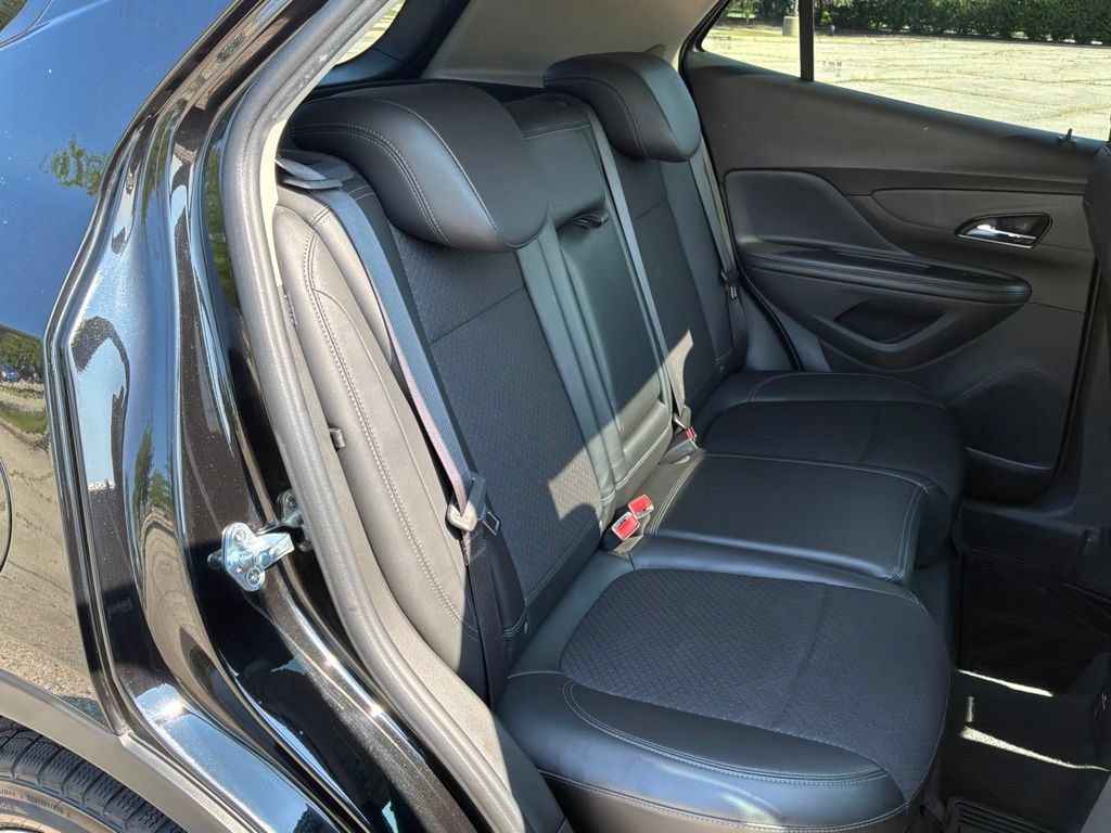 Used 2021 Buick Encore Preferred w/ Safety Package II AWD/4WD image 39