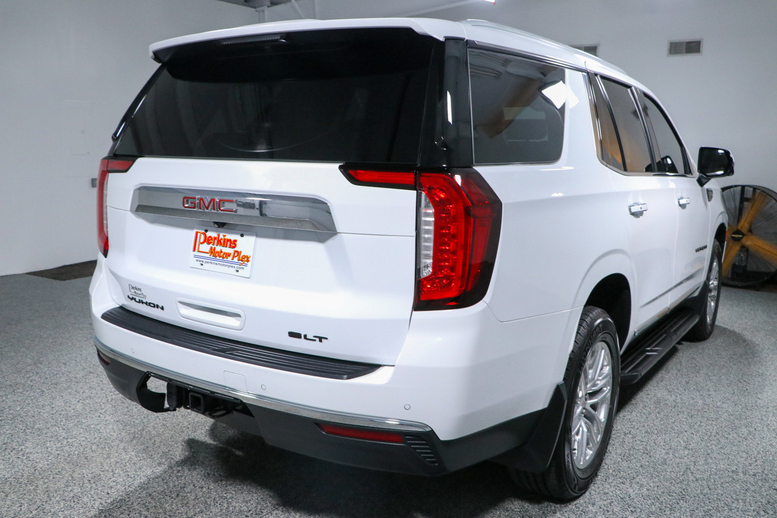 Used 2023 GMC Yukon SLT w/ SLT Premium Package AWD/4WD image 7