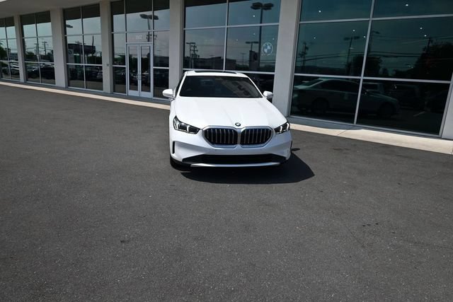 Used 2025 BMW 530i w/ Premium Package RWD image 4