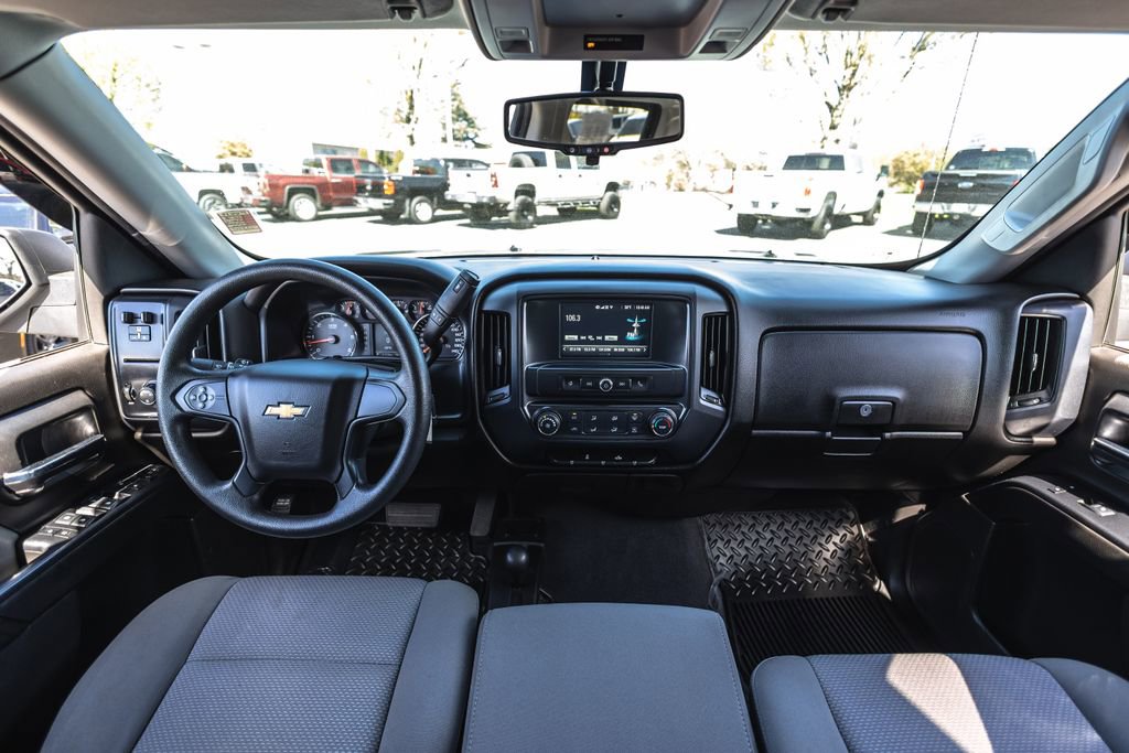 Used 2018 Chevrolet Silverado 1500 Custom w/ Custom Value Package AWD/4WD image 26