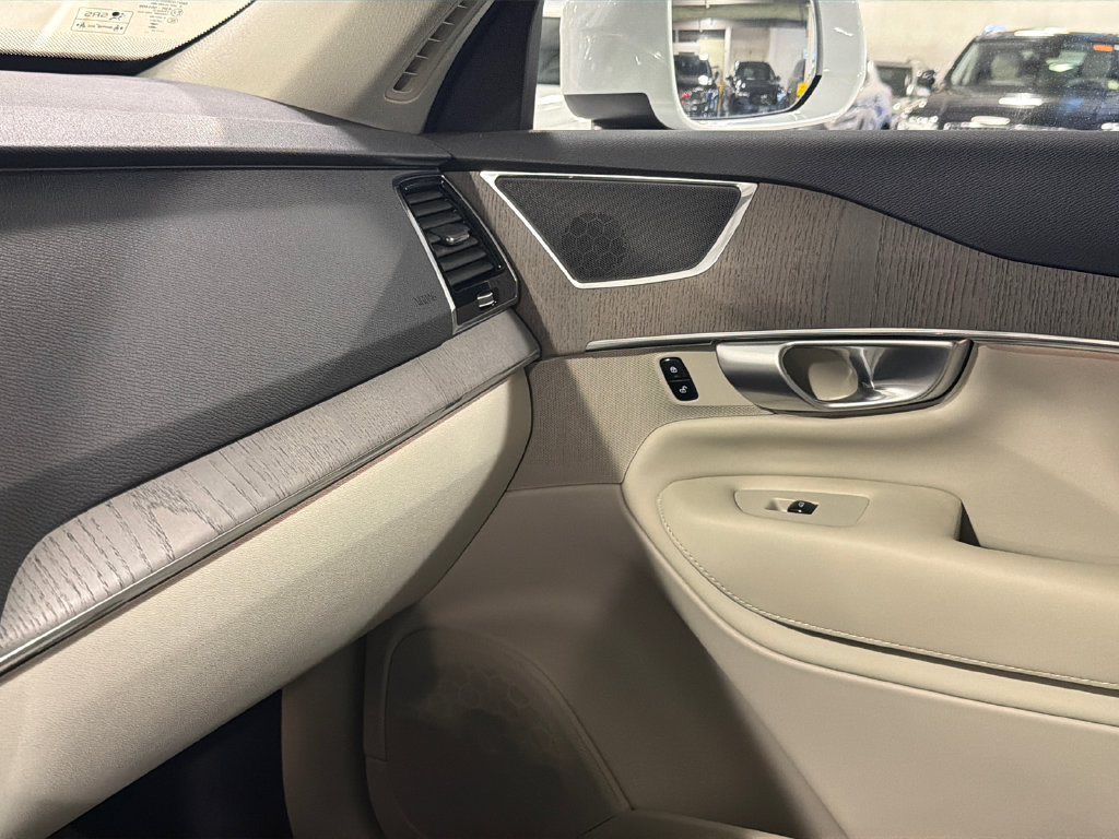 Certified 2025 Volvo XC90 T8 Plus w/ Protection Package Premier AWD/4WD image 18