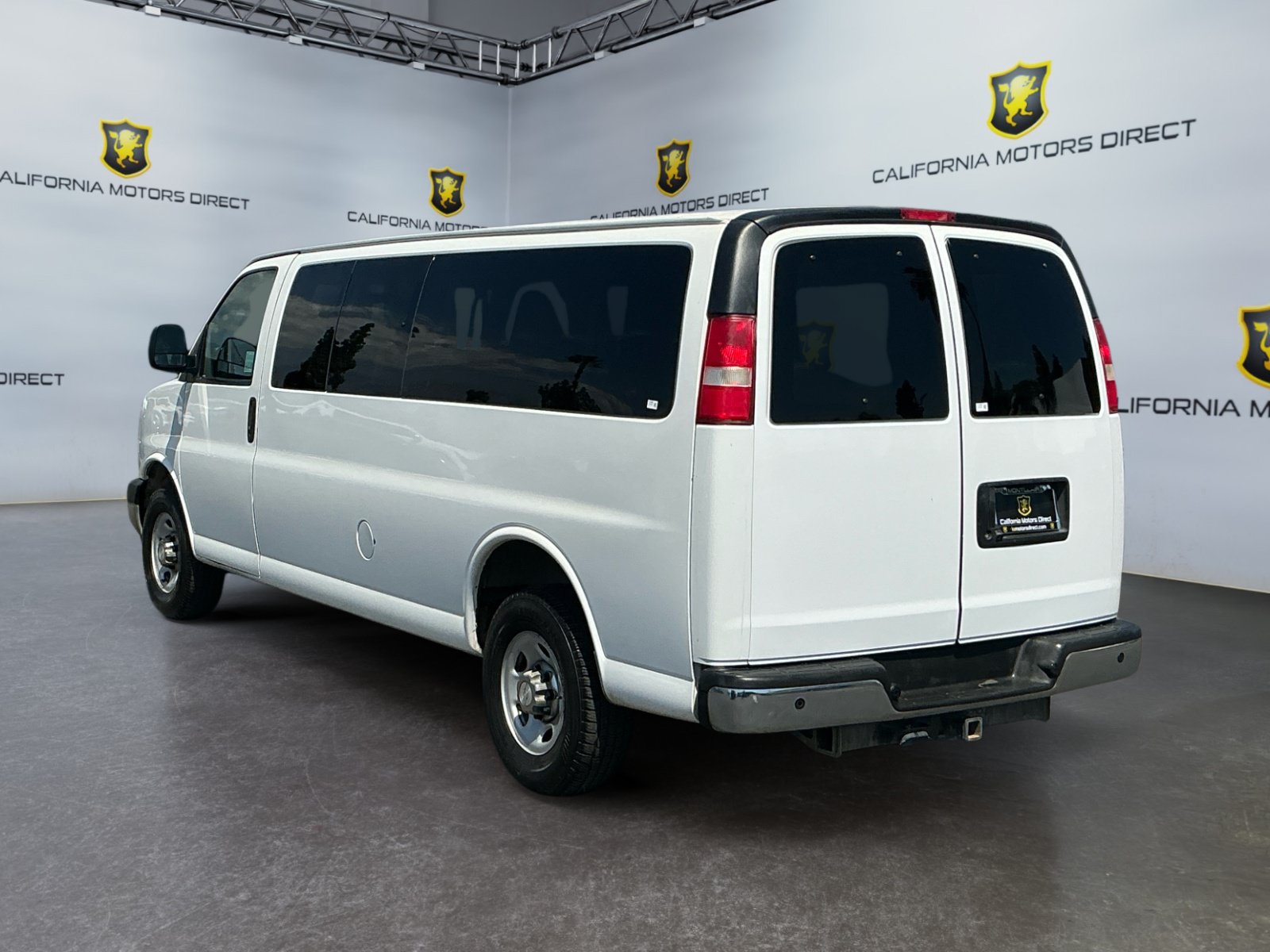 Used 2017 Chevrolet Express 3500 LT w/ LT Preferred Equipment Group RWD image 3