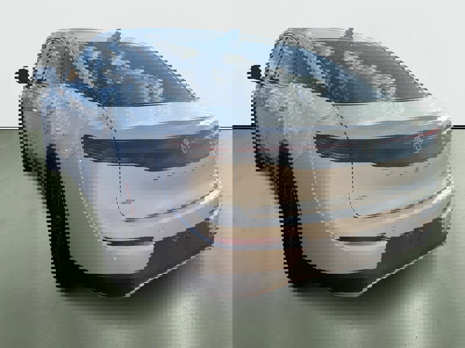 Used 2023 Toyota Crown Limited image 3