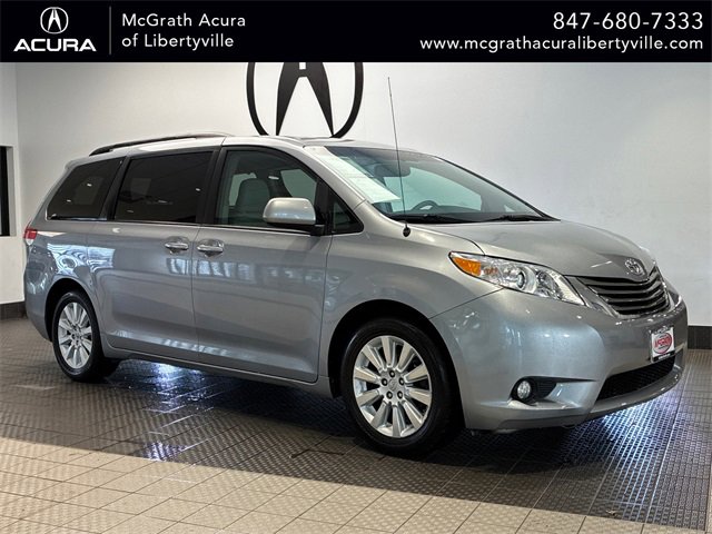 Used 2014 Toyota Sienna XLE image 1